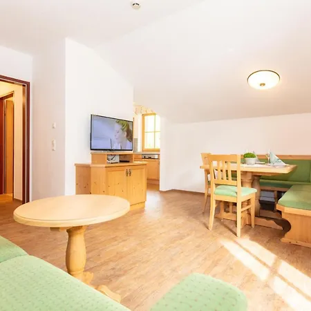 Appartementhaus Schuetzenhof Schied Apartmán *